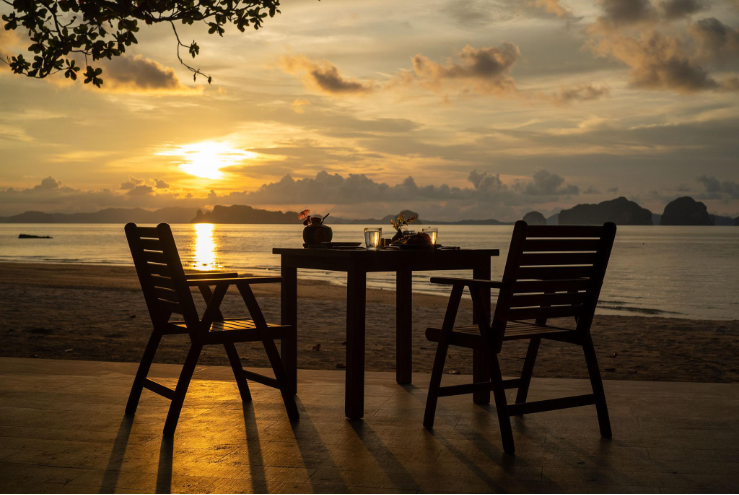 Discover the Red Leaf Beach Bar at Tup Kaek Sunset Beach Resort